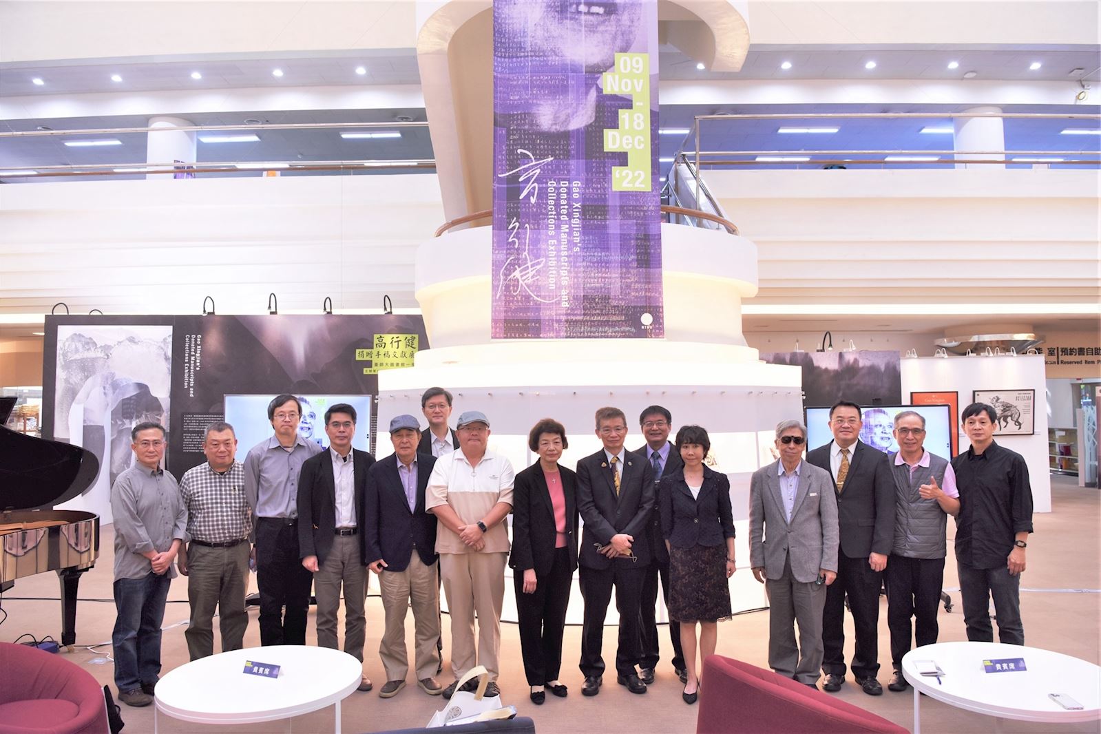 「高行健捐贈手稿文獻展」11月9日於臺師大圖書館開展，吳正己校長及眾多貴賓蒞臨欣賞珍貴典藏。