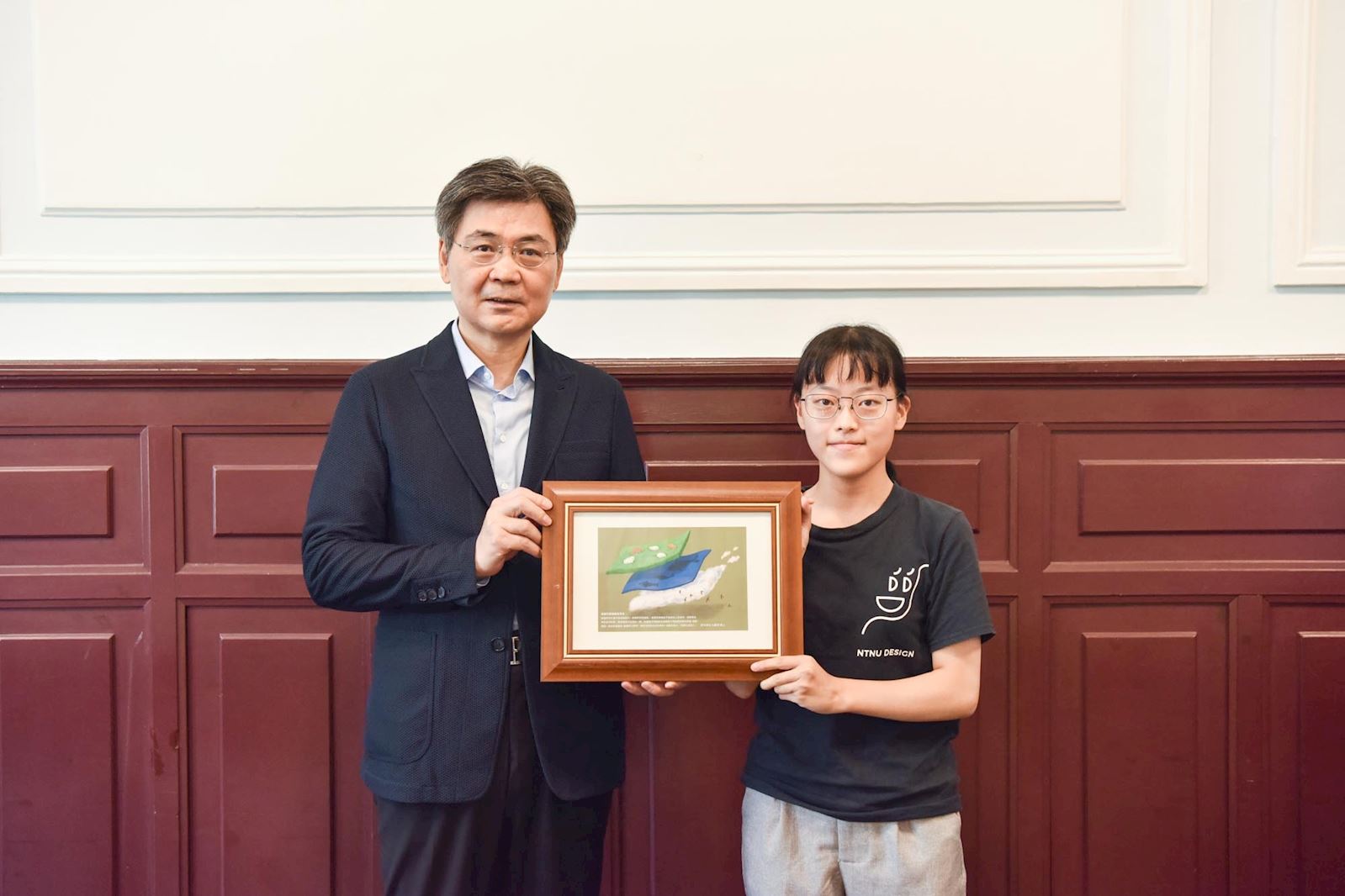 受惠學生向鄧董事長表達誠摯謝意。